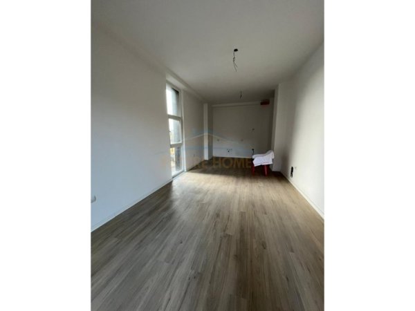 Tirane, shitet apartament 2+1 Kati 1, 106 m² 191.000 € (Rruga Bedri Karapici)