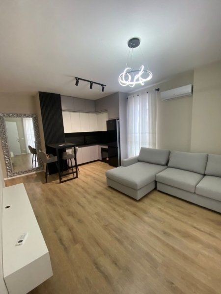 Tirane, jepet me qera apartament 1+1+Ballkon , 450 € (Univers City)