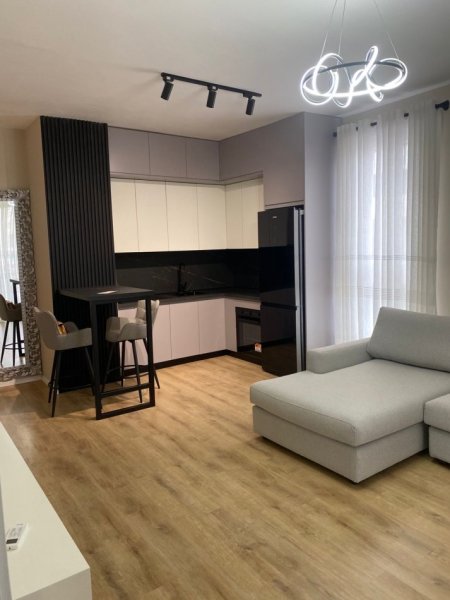 Tirane, jepet me qera apartament 1+1+Ballkon , 450 € (Univers City)