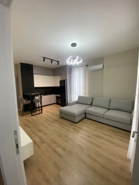 Tirane, jepet me qera apartament 1+1+Ballkon , 450 € (Univers City)