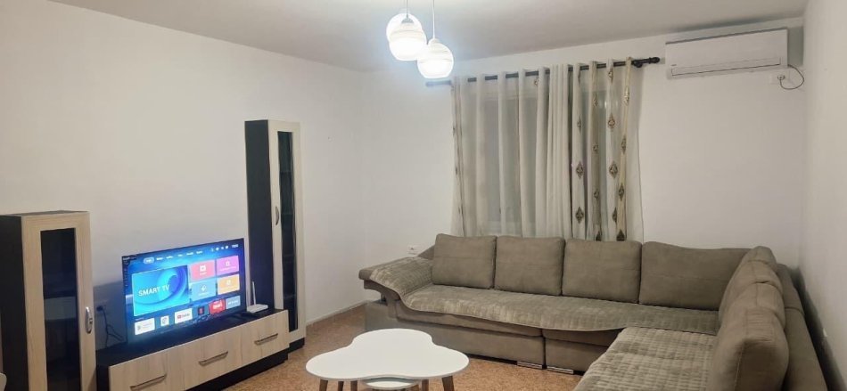 Tirane, jepet me qera apartament 1+1 Kati 4, 56 m² 450 € (Ali Demi prane Fushes)