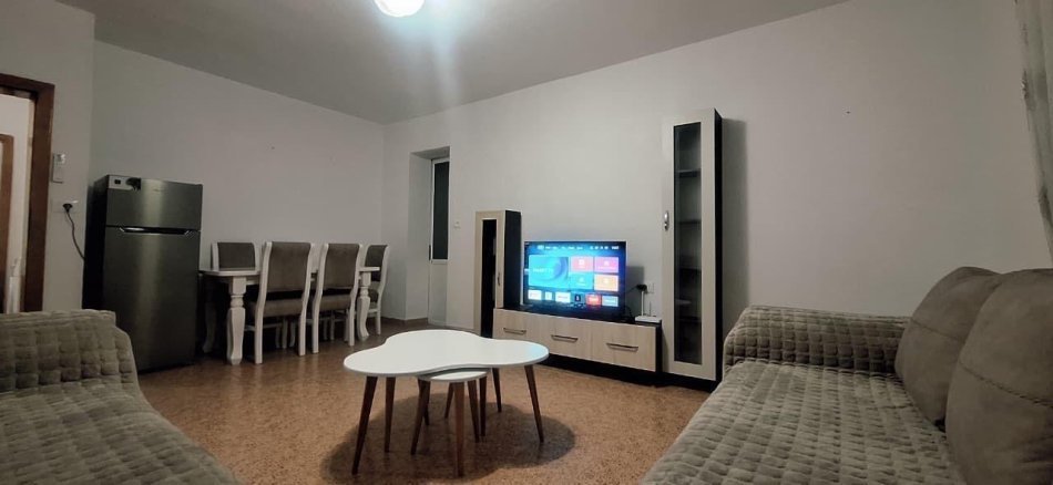 Tirane, jepet me qera apartament 1+1 Kati 4, 56 m² 450 € (Ali Demi prane Fushes)