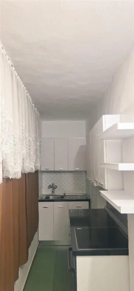 Tirane, jepet me qera apartament 1+1 Kati 4, 56 m² 450 € (Ali Demi prane Fushes)