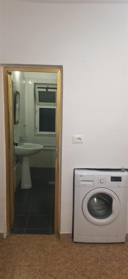 Tirane, jepet me qera apartament 1+1 Kati 4, 56 m² 450 € (Ali Demi prane Fushes)