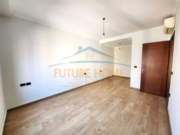 Tirane, jepet me qera zyre Kati 7, 101 m² 780 € (Bulavardi gjergj fishta)