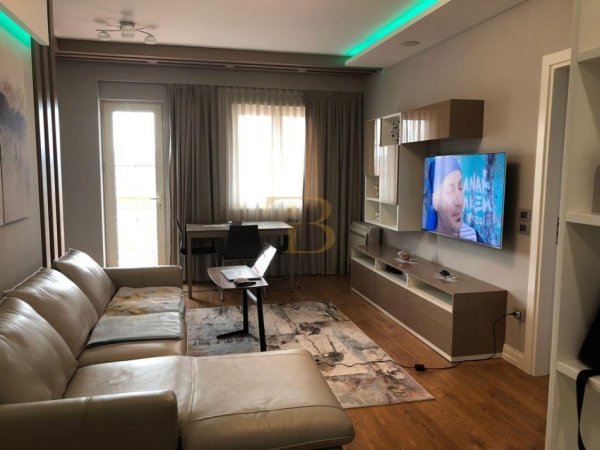 Tirane, jepet me qera apartament 1+1 Kati 4, 75 m² 650 € 