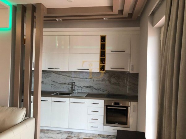 Tirane, jepet me qera apartament 1+1 Kati 4, 75 m² 650 € 