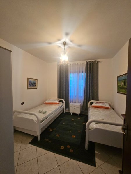 Tirane, jepet me qera apartament 2+1 Kati 4, 104 m² 500 € (astir)