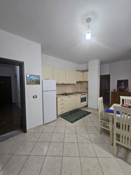 Tirane, jepet me qera apartament 2+1 Kati 4, 104 m² 500 € (astir)