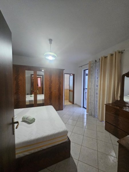 Tirane, jepet me qera apartament 2+1 Kati 4, 104 m² 500 € (astir)