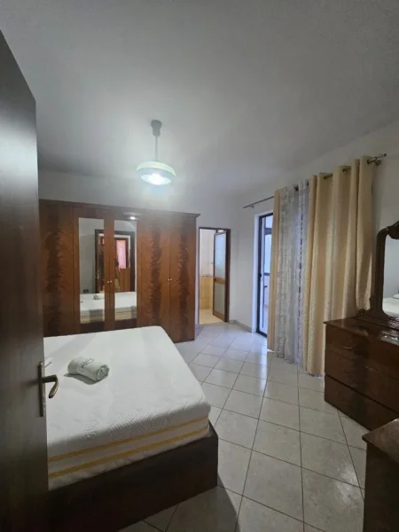 Tirane, jepet me qera apartament 2+1 Kati 4, 104 m² 500 € (astir)