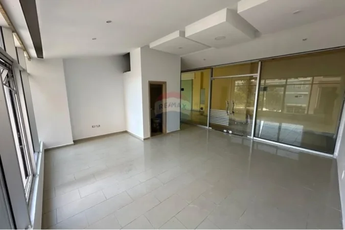 Vlore, shitet ambjent biznesi Kati 2, 33 m² 45.000 € (Pranë Gjimnazit “Ali Demi”, Vlorë)