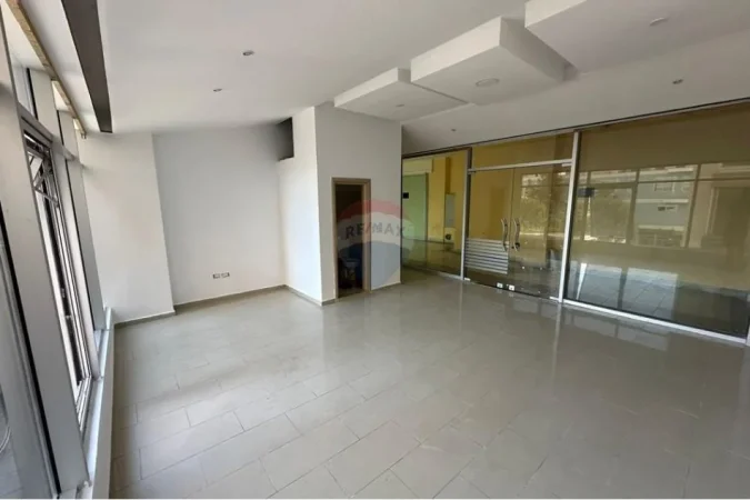 Vlore, shitet ambjent biznesi Kati 2, 33 m² 45.000 € (Pranë Gjimnazit “Ali Demi”, Vlorë)