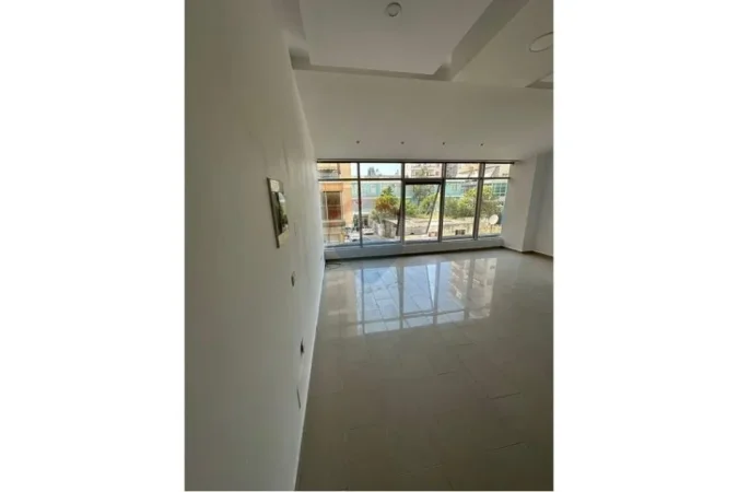 Vlore, shitet ambjent biznesi Kati 2, 33 m² 45.000 € (Pranë Gjimnazit “Ali Demi”, Vlorë)