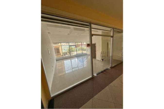 Vlore, shitet ambjent biznesi Kati 2, 33 m² 45.000 € (Pranë Gjimnazit “Ali Demi”, Vlorë)