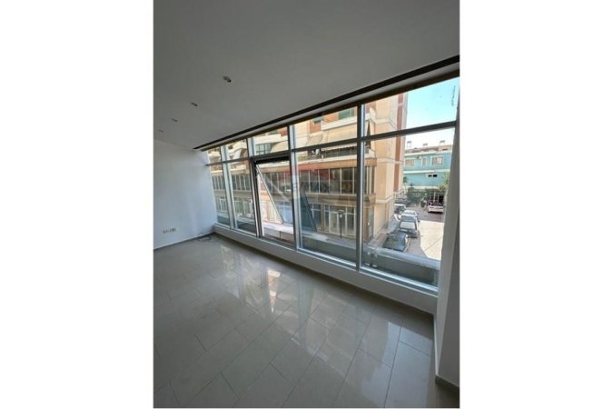 Vlore, shitet ambjent biznesi Kati 2, 33 m² 45.000 € (Pranë Gjimnazit “Ali Demi”, Vlorë)