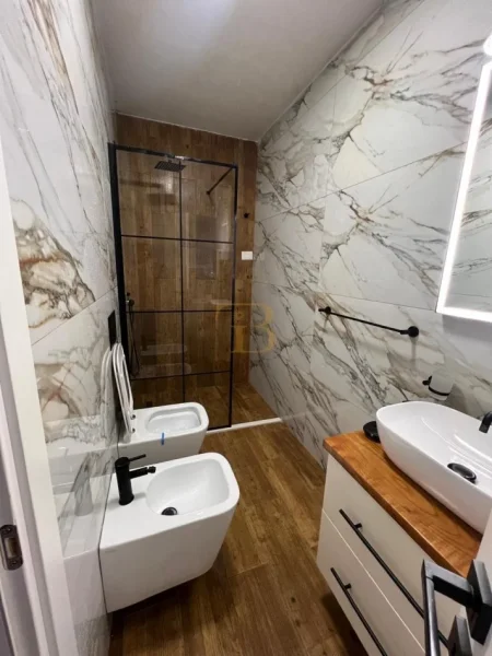 Tirane, jepet me qera apartament 2+1 Kati 5, 90 m² 600 € 