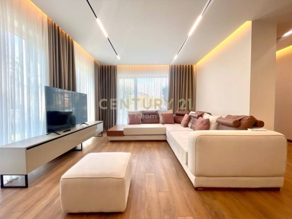 Tirane, jepet me qera Vile 3 Katshe Kati 0, 425 m² 4.000 € (Neom128193)