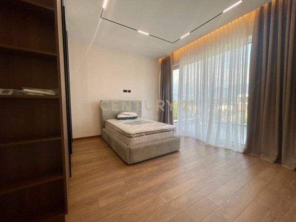 Tirane, jepet me qera Vile 3 Katshe Kati 0, 425 m² 4.000 € (Neom128193)