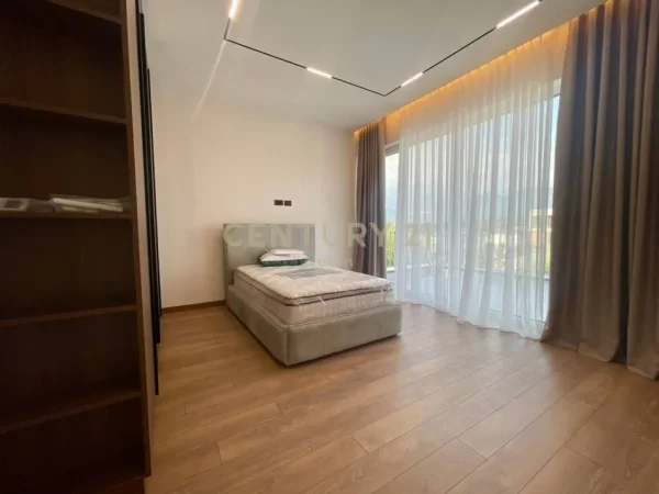 Tirane, jepet me qera Vile 3 Katshe Kati 0, 425 m² 4.000 € (Neom128193)