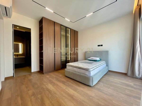 Tirane, jepet me qera Vile 3 Katshe Kati 0, 425 m² 4.000 € (Neom128193)