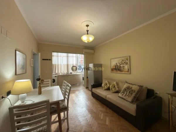 Tirane, jepet me qera apartament 1+1 Kati 2, 70 m² 550 € (Sheshi Skenderbej)