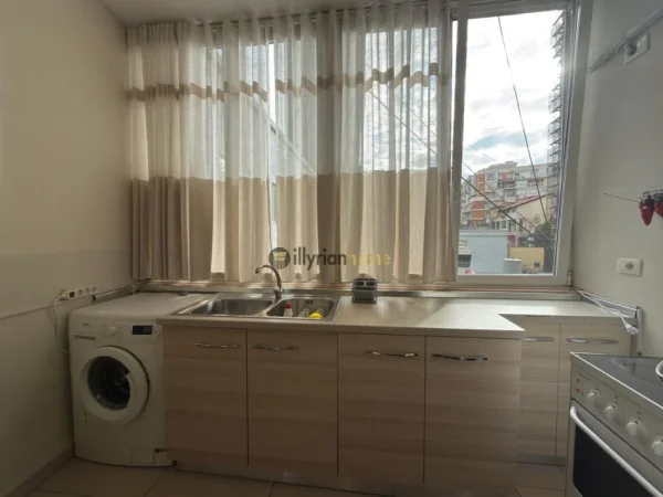 Tirane, jepet me qera apartament 1+1 Kati 2, 70 m² 550 € (Sheshi Skenderbej)