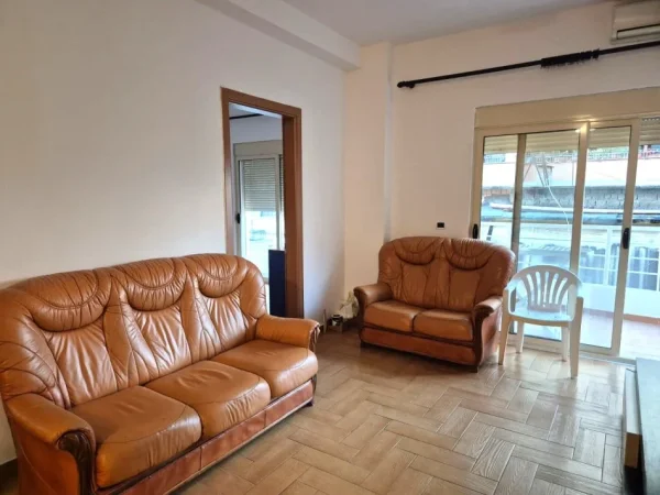 Jepet me Qira Apartament 2+1 në Myslym Shyr, 700 €uro