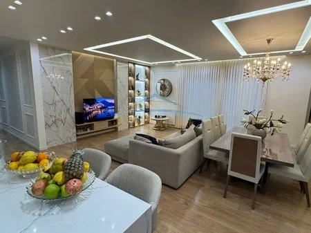 Tirane, shitet apartament 3+1 Kati 3, 210 m² 445.000 € (kopshti zologjik)