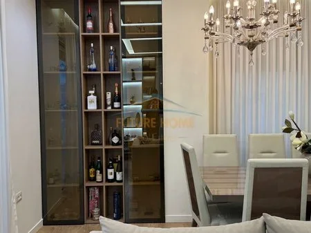 Tirane, shitet apartament 3+1 Kati 3, 210 m² 445.000 € (kopshti zologjik)