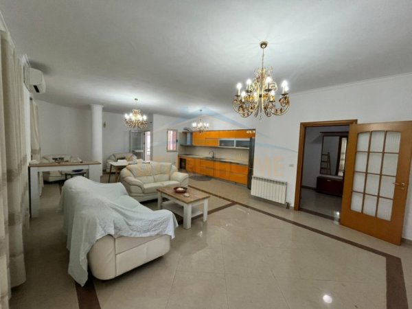 Durres, shitet apartament 2+1+Ballkon , 170 m² 180.000 € (PRANE KAZAZIT, DURRES)