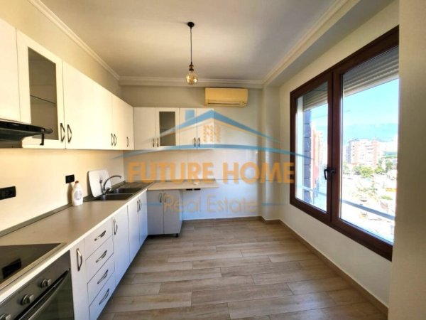 Tirane, jepet me qera zyre Kati 7, 101 m² 880 € (Hilton Garden Inn)