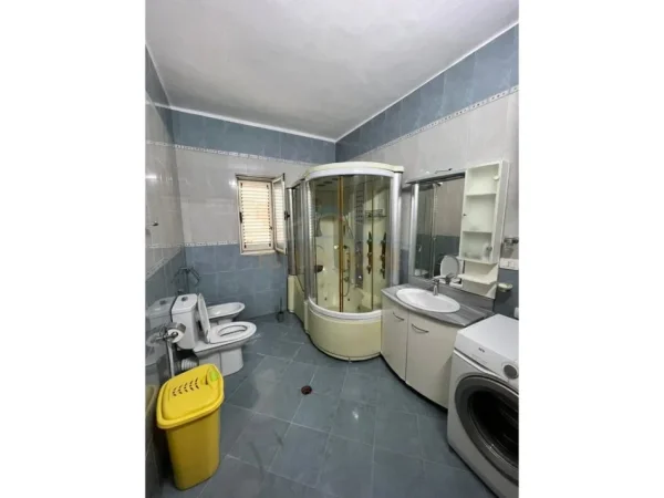 Durres, shitet apartament 2+1+Ballkon , 170 m² 180.000 € (PRANE KAZAZIT, DURRES)