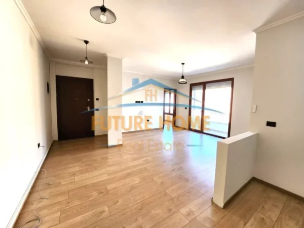 Durres, jepet me qera zyre Kati 7, 101 m² 880 € (Bulevardi Gjergj Fishta)