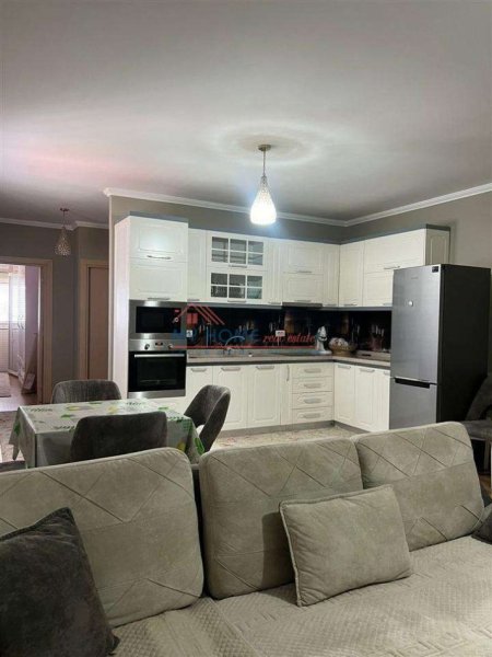Tirane, jepet me qera apartament 2+1+Ballkon Kati 8, 105 m² 650 € (Don Bosko)