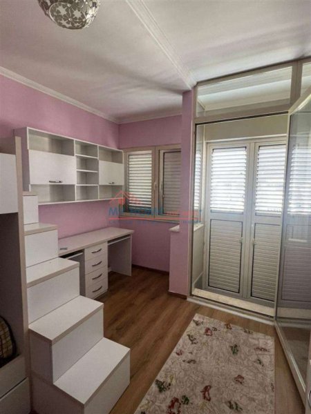 Tirane, jepet me qera apartament 2+1+Ballkon Kati 8, 105 m² 650 € (Don Bosko)