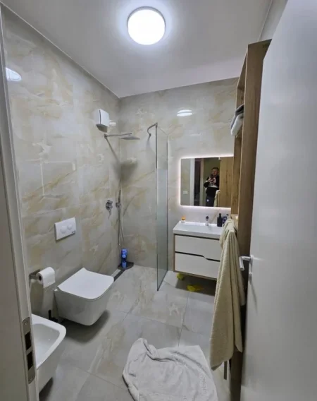 Tirane, jepet me qera apartament 2+1 Kati 5, 91 m² 