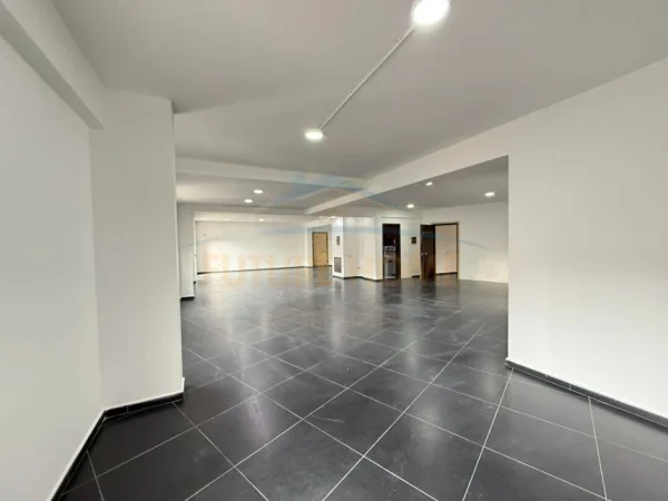 Tirane, shitet ambjent biznesi Kati 1, 243 m² 465.000 € (Don Bosko)