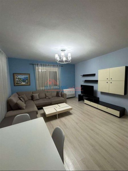 Tirane, jepet me qera apartament 1+1+Ballkon Kati 3, 500 € (Rruga Ferit Xhajko)