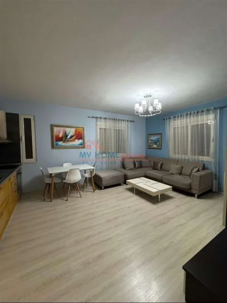 Tirane, jepet me qera apartament 1+1+Ballkon Kati 3, 500 € (Rruga Ferit Xhajko)