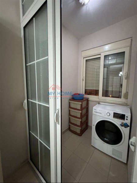 Tirane, jepet me qera apartament 1+1+Ballkon Kati 3, 500 € (Rruga Ferit Xhajko)