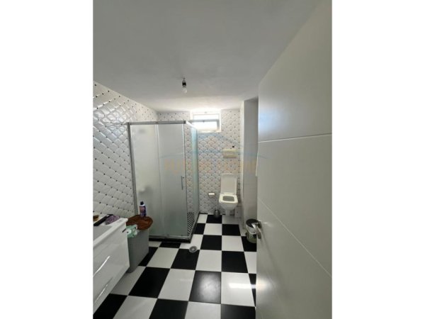 Durres, jepet me qera apartament 2+1 Kati 2, 159 m² 350 € (LAGJIA 18,DURRES)