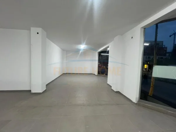Tirane, jepet me qera ambjent biznesi Kati 1, 125 m² 1.000 € (Rruga Dritan Hoxha)
