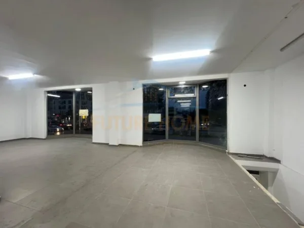 Tirane, jepet me qera ambjent biznesi Kati 1, 125 m² 1.000 € (Rruga Dritan Hoxha)