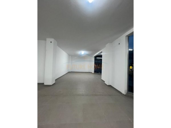 Tirane, jepet me qera ambjent biznesi Kati 1, 125 m² 1.000 € (Rruga Dritan Hoxha)