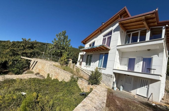 SHES VILE 2 KATESHE NE LINZE  600.000 €