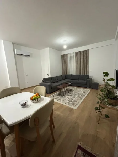 Tirane, jap me qera apartament 1+1 Kati 1, 80 m² 500 € (Kodra e Derhemit , perballe me restorant Nari)