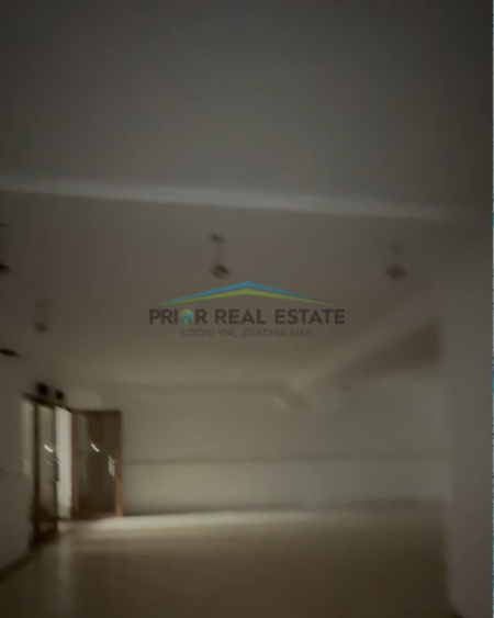 Tirane, shitet ambjent biznesi Kati -1, 244 m² 380.000 € (Rruga Asim Vokshi)