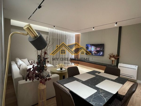 Durres, jepet me qera apartament 1+1 Kati 6, 91 m² 700 € (PLAZH)