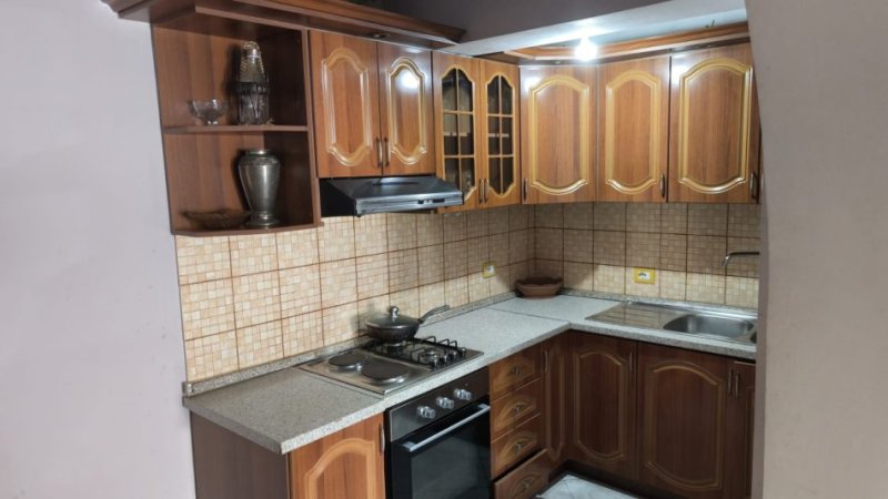 🏡 Jepet me Qera Hyrje 1+1  në Kombinat ,  300 Euro